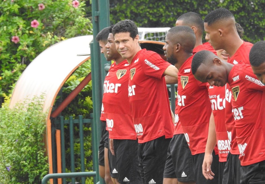 Bragantino x São Paulo: Hudson e Liziero não treinam com grupo, e Hernanes deve reforçar time