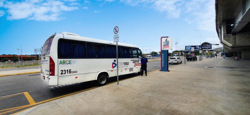 O motorista vai receber um ticket para acesso gratuito ao meio-fio (tanto no piso do check-in como no piso do desembarque) por 10 minutos — Foto: Arce/Divulgação