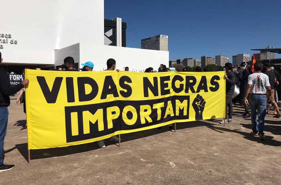 Manifestantes fazem ato contra o racismo na Esplanada, em Bras&iacute;lia &mdash; Foto: Arquivo/Afonso Ferreira/G1