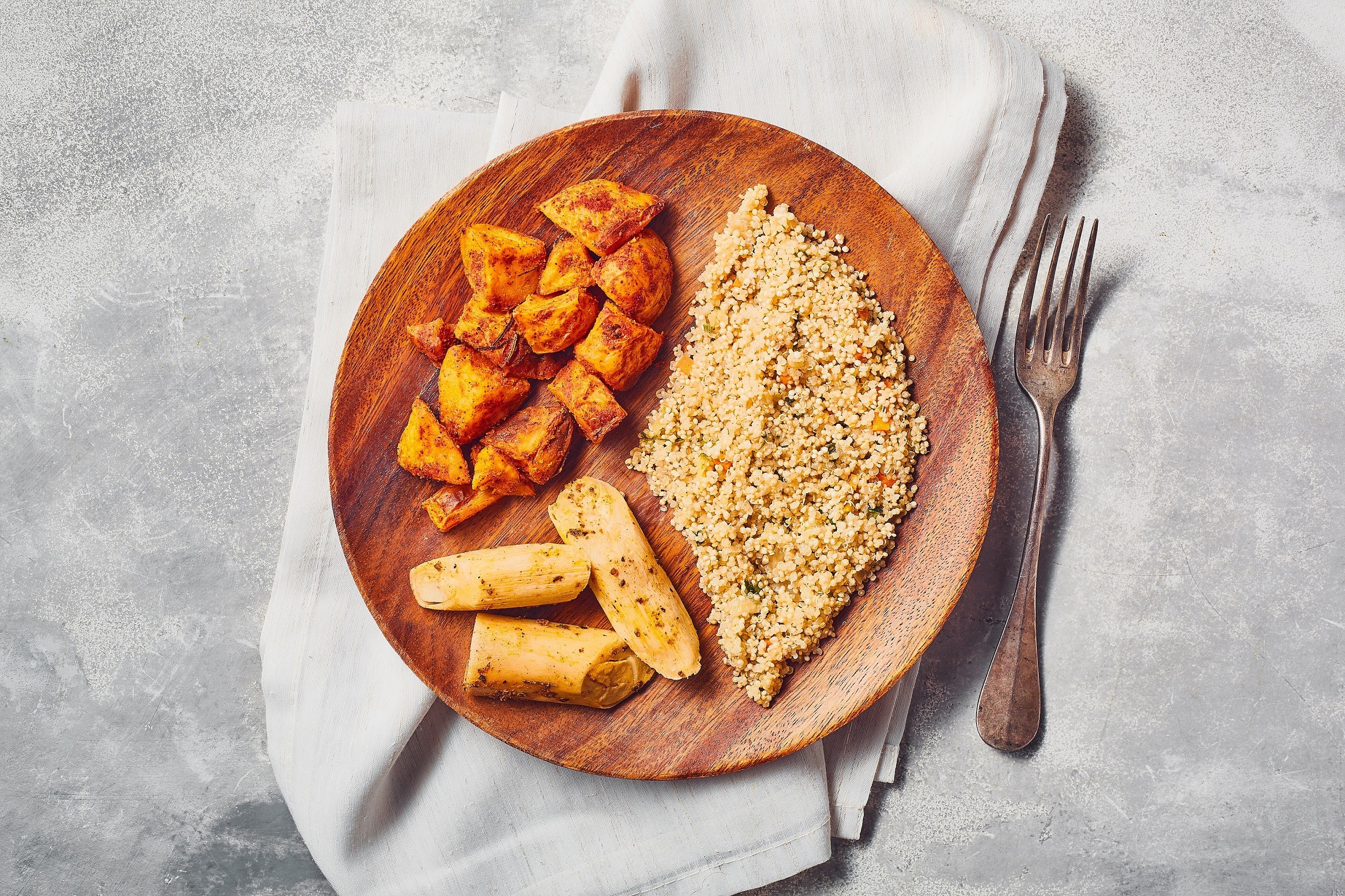 Quinoa com Vegetais, Batata Assada com Páprica e Pupunha Assada Temperada (Foto: Divulgação)