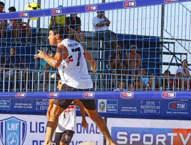 São Paulo vai às quartas de final; Fla bate Flu e Bota e avança no feminino