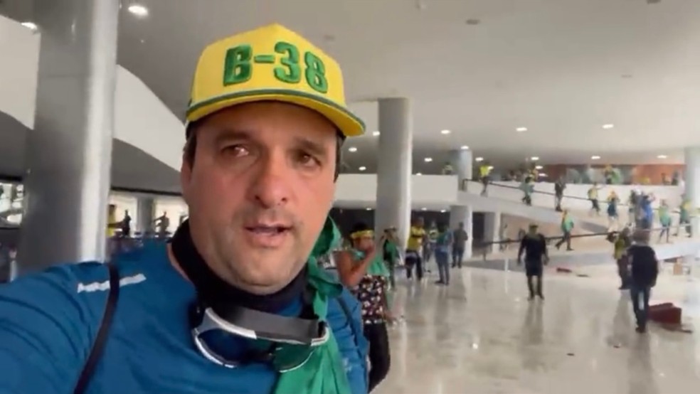 Marcos Mataveli fez um vídeo na invasão dentro do Palácio do Planalto — Foto: Reprodução/Redes sociais