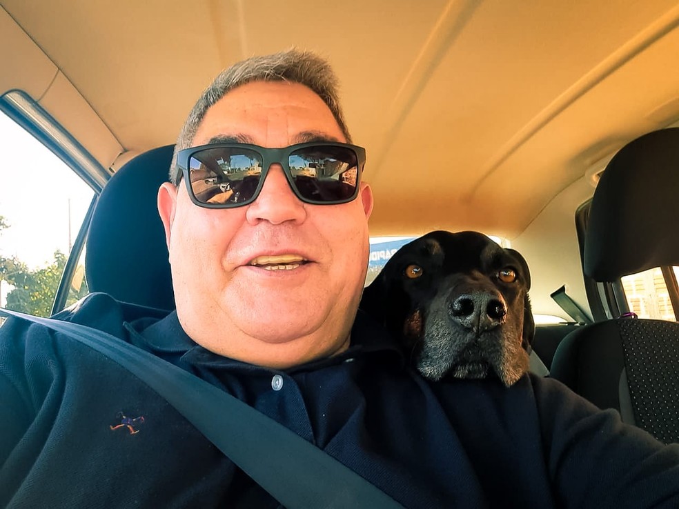 Padre Luiz e seu inseparável pet, o Bento — Foto: Arquivo pessoal