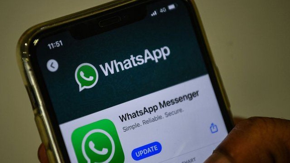 Em 2014, o Facebook pagou US$ 19 bilhões pelo aplicativo de mensagens WhatsApp — Foto: INDRANIL MUKHERJEE via BBC Brasil