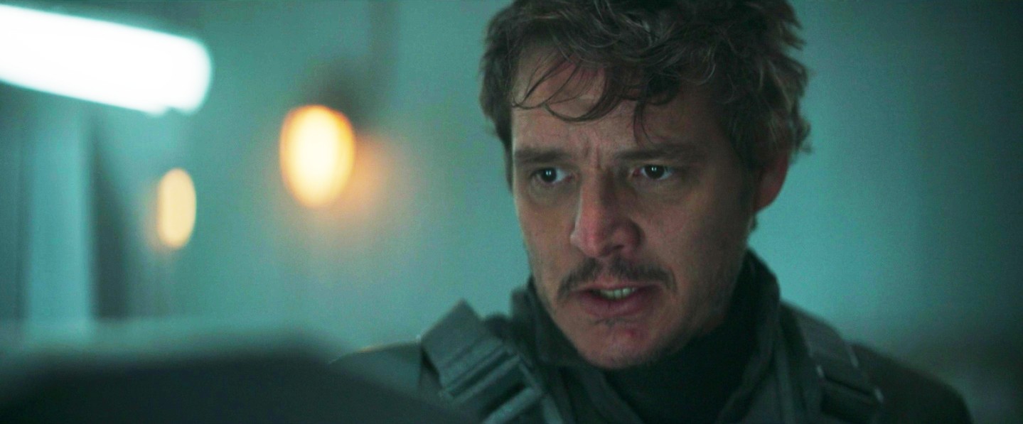Pedro Pascal brasileiro? Jovem parecido com o ator viraliza e anima fãs: ‘Namora comigo?’