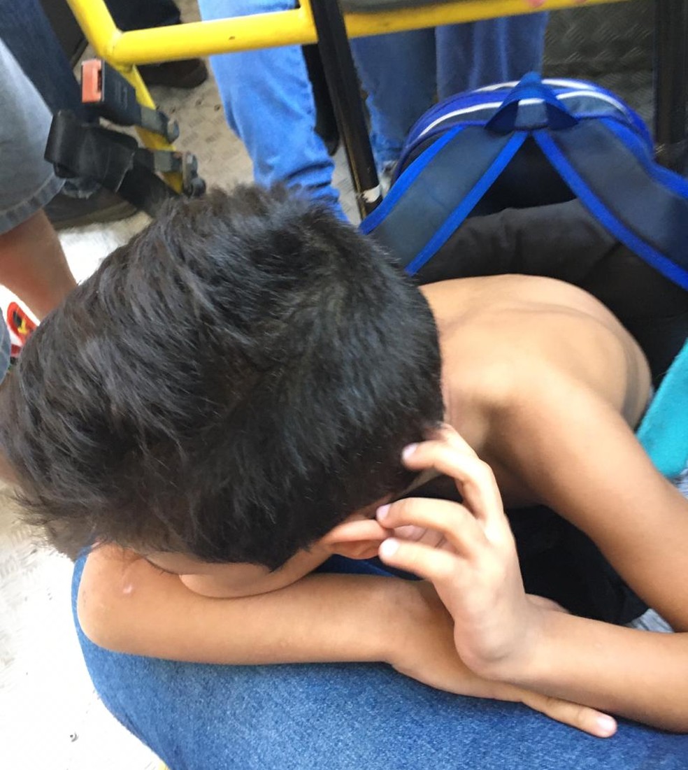 Mãe relata que criança se sente constrangida quando elevador de ônibus quebra — Foto: Arquivo Pessoal