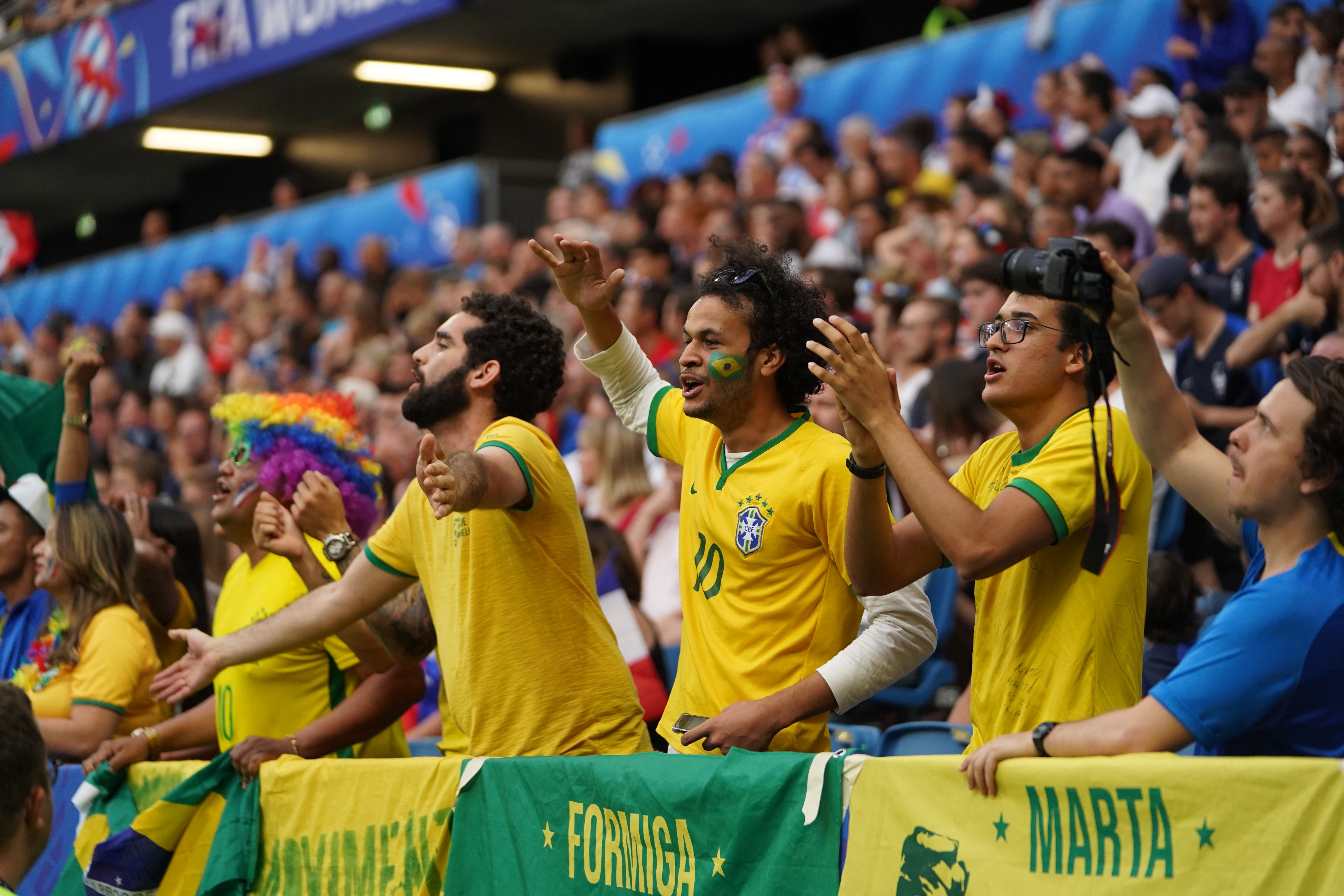 Torcedores brasileiros na Copa do Mundo Feminina na França em 2019 (Foto:  Daniela Porcelli/Getty Images)