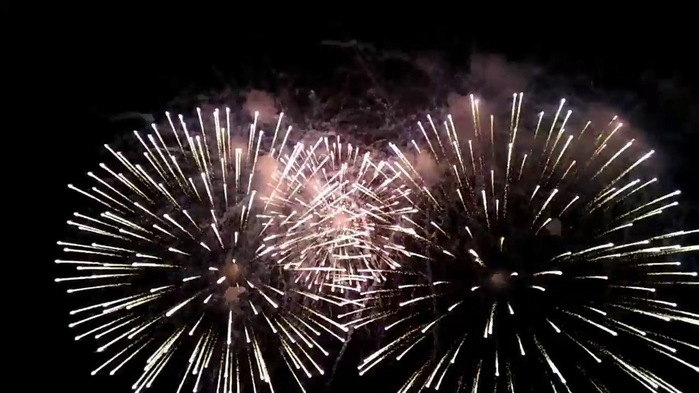 Queima de fogos durante comemorações de Ano Novo, em imagem de arquivo — Foto: TV Globo/ Reprodução