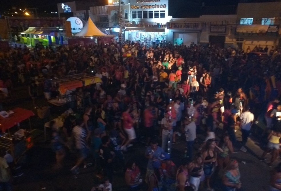 Multidão de foliões curtem o carnaval de Salgueiro (Foto: Ivo Ferraz/ TV Grande Rio)