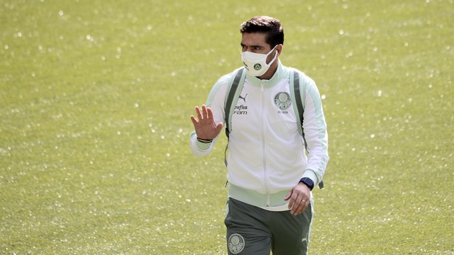 #ForaAbel, mesmo após vitória torcedores do Palmeiras pedem a saída do treinador português