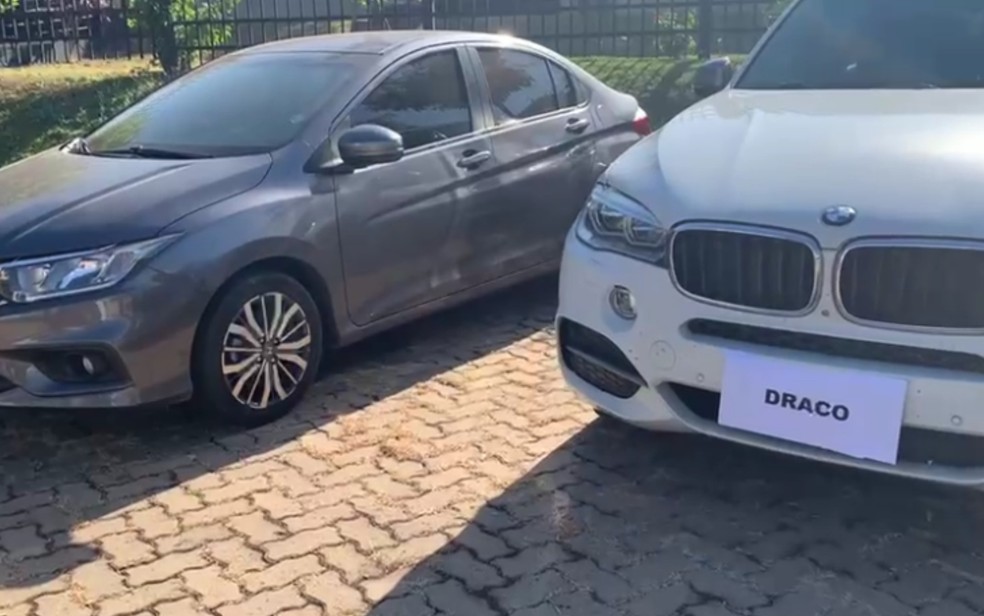 Carros apreendidos durante operação da Polícia Civil contra corrupção, em Goiás — Foto: Polícia Civil/Divulgação