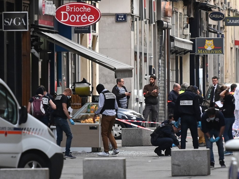 Explosão ocorreu em frente a padaria em rua no centro de Lyon, terceira maior cidade da França — Foto: Philippe Desmazes/AFP