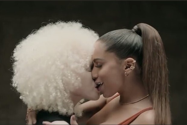 Anitta no videoclipe de Não Perco Meu Tempo (Foto: reprodução)