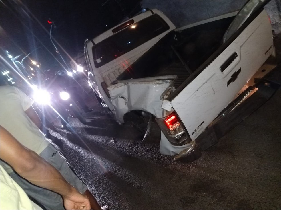 Caminhonete dirigida por adolescente destrói muro de delegacia na Zona Sul de Teresina — Foto: Divulgação