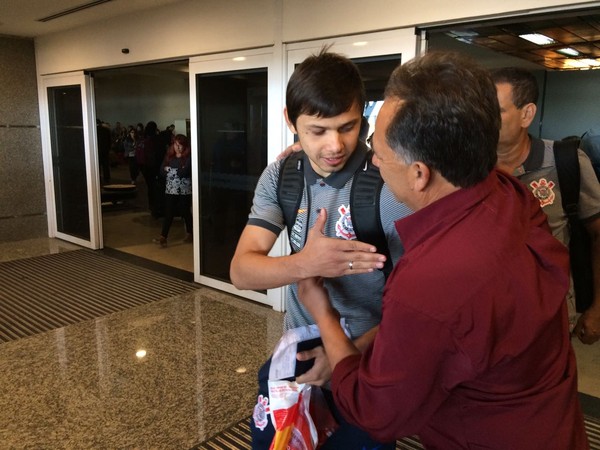 Romero tenta repetir sucesso do irmão gêmeo na Argentina; veja fatos