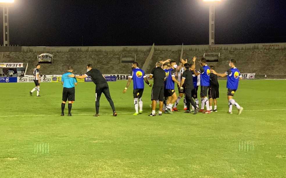 Com a vitória sobre o CSP, o Botafogo-PB conseguiu a classificação para as semifinais. O Tigre acabou rebaixado — Foto: Lucas Barros / TV Cabo Branco