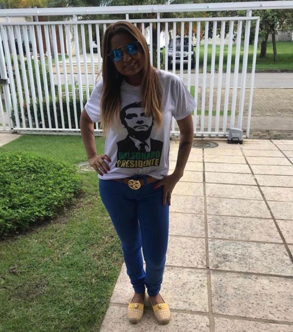Promotora Carmen Elisa com camisa de Bolsonaro  — Foto: Reprodução/Instagram