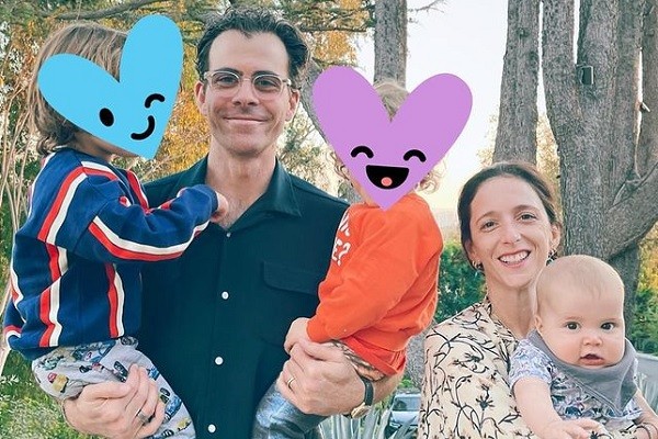 Adam Mosseri, CEO do Instagram, com sua esposa e três filhos (Foto: Instagram)