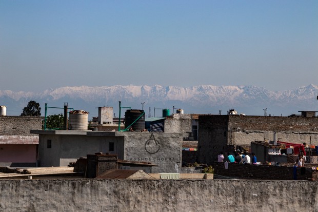 Picos do Himalaia vistos da Índia (Foto: Anshul Chopra (@anshulchopraa) - Reprodução/Twitter)