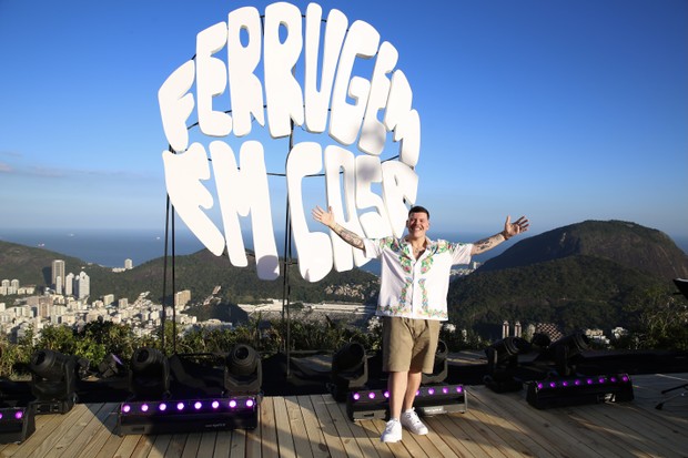 Ferrugem grava o Ferrugem em Casa com presença de famosos (Foto: Roberto Filho/Brazil News)