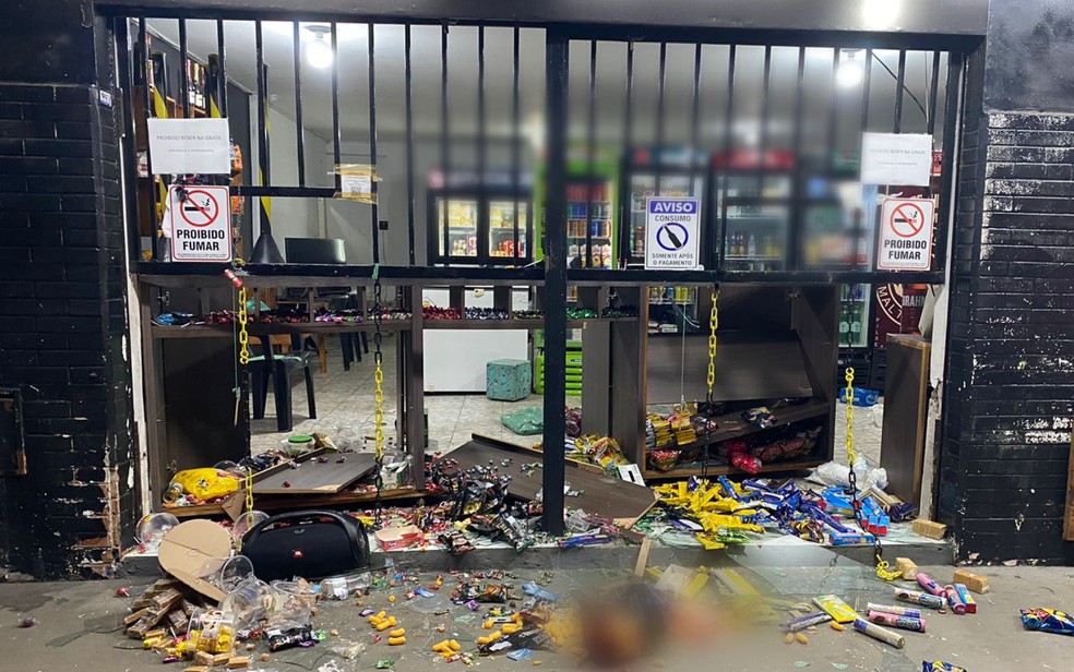 Distribuidora de bebidas é destruída por homem, em Goiânia, Goiás — Foto: Arquivo pessoal