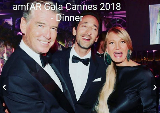 Pierce Brosnan, Adrien Brody e Marina Acton no amfAR de Cannes (Foto: Reprodução/Instagram)