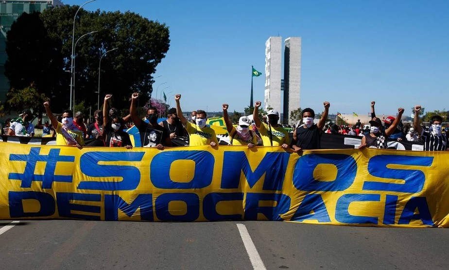 Manifestação em Brasília em defesa da democracia