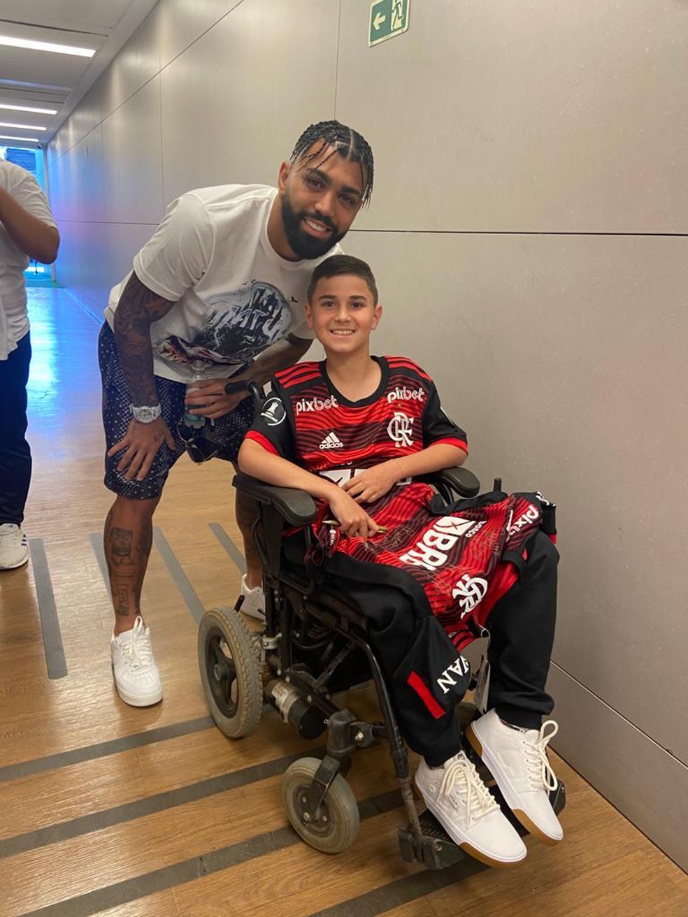 Gabigol com Luiz Miguel no Ninho &mdash; Foto: Arquivo pessoal