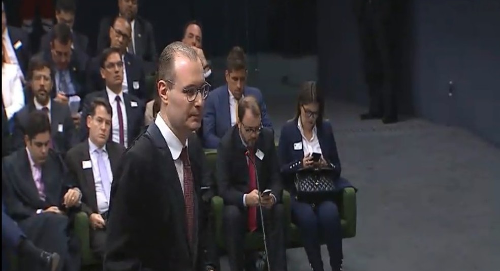 O advogado Cristiano Zanin Martins, responsável pela defesa de Lula, pede na tribuna da Segunda Turma do STF a liberdade do ex-presidente — Foto: Reprodução, STF
