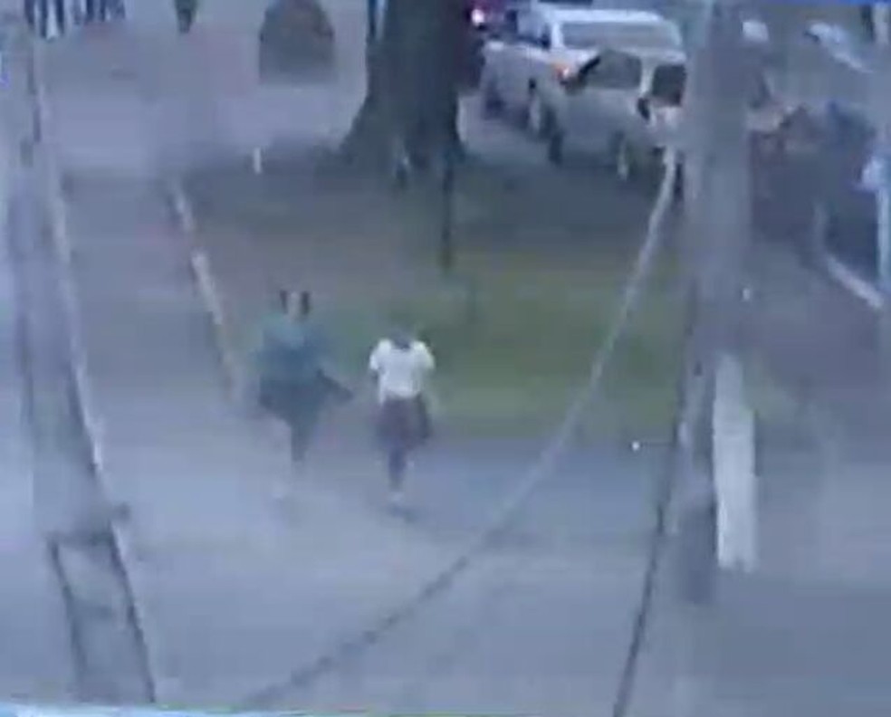 Por meio das câmeras da GM, Eleandra identificou o momento que duas mulheres passavam pela avenida (Foto: Guarda Municipal/Divulgação)