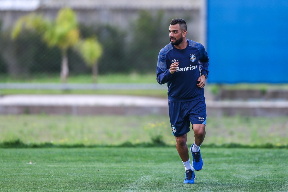 Maicon ainda tem presença incerta contra o Paraná — Foto: Lucas Uebel / Grêmio F.B.P.A.