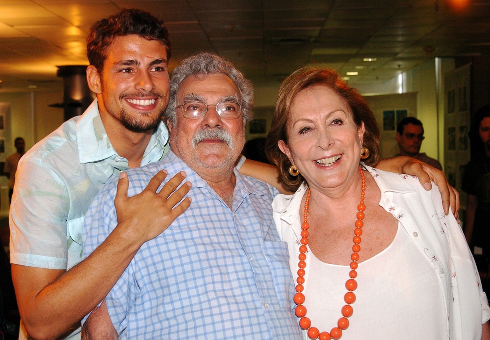 Cauã Reymond, Isaac Bardavid e Aracy Balabanian em workshop da novela 'Eterna magia' — Foto: Divulgação / Globo