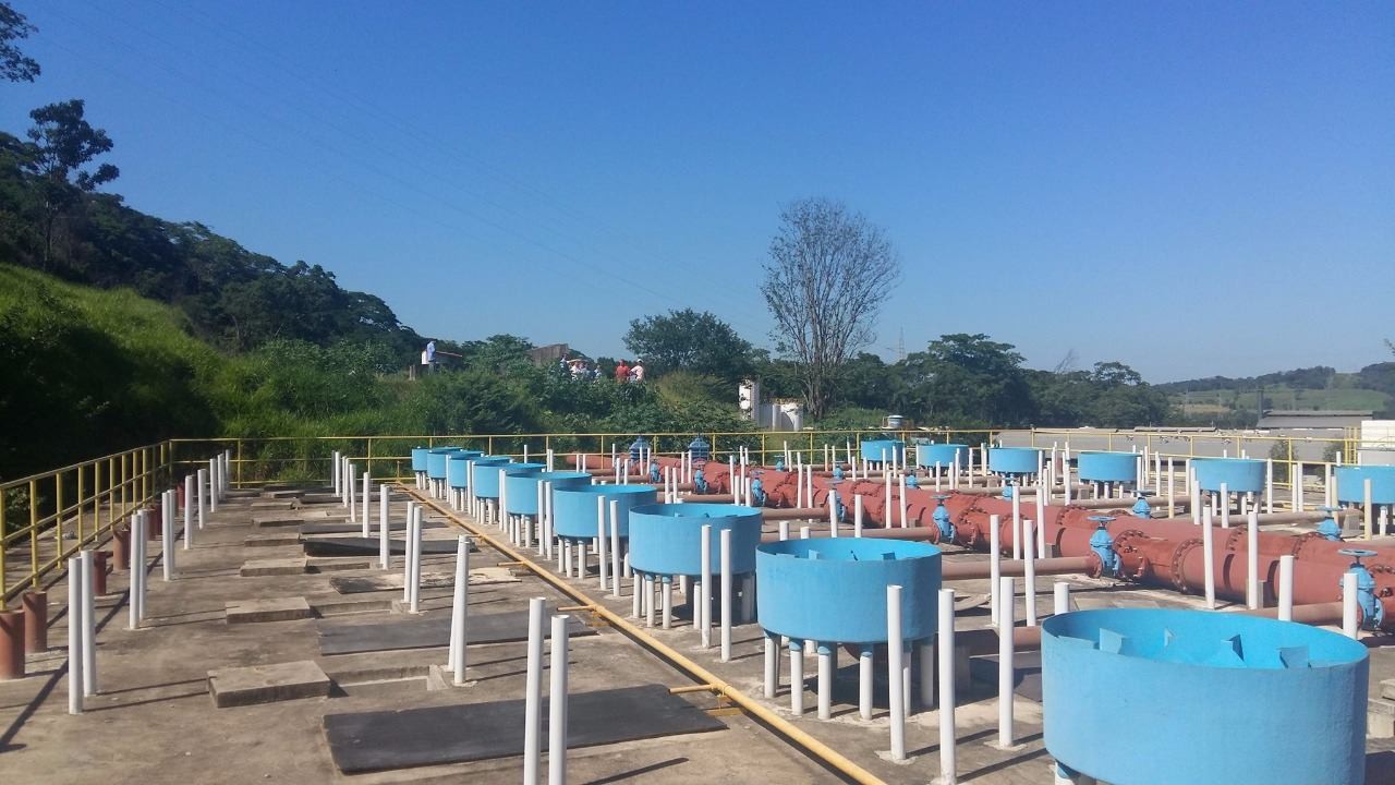 Obras da ETE que vai tratar 100% do esgoto de Itaúna avançam para a fase final