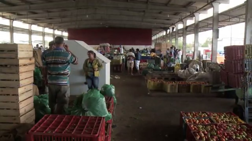 Com abastecimento deficiente na Ceasa de Alagoas, por causa da greve dos caminhoneiros, preços dos produtos dispararam (Foto: Reprodução/TV Gazeta)