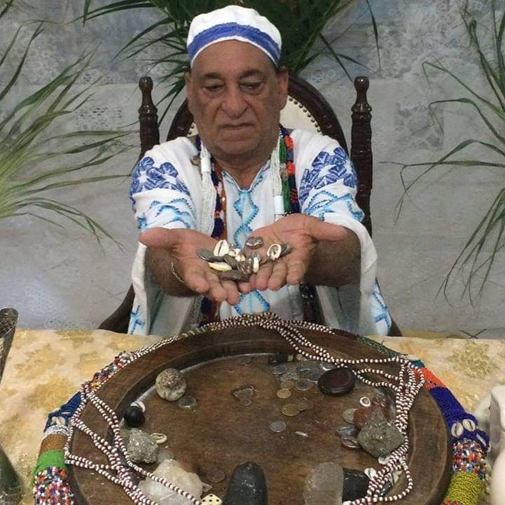 Babalorixá Jair de Ogum já realizou cerca de 40 mil pessoas em sessões de cura espiritual  — Foto: Reprodução/Redes sociais
