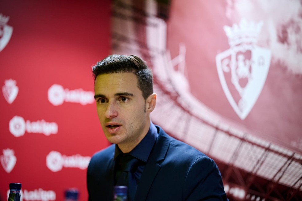 Aitor Royo, representante do Osasuna, durante evento promovido por LaLiga en San Sebastián — Foto: Daniel Fernandéz / LaLiga