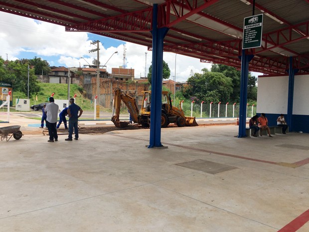 Usuários falam que obras causam transtornos (Foto: Heloise Hamada/G1)