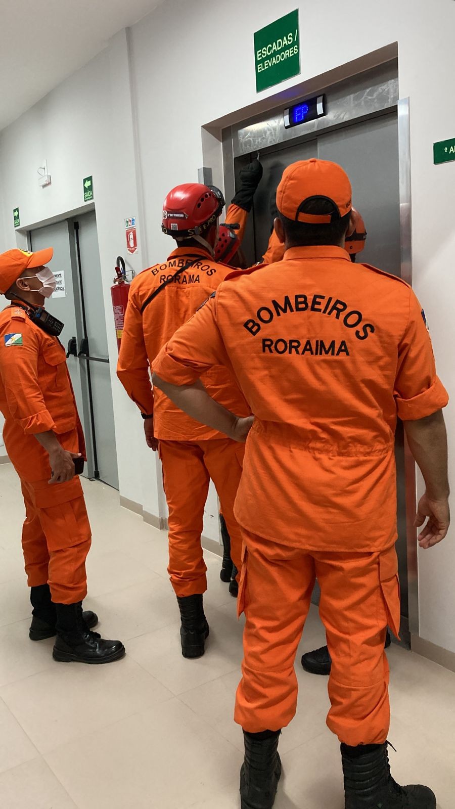 Servidora fica presa em elevador de bloco recém inaugurado no Hospital Geral de Roraima