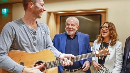 Lula e Janja se reúnem com vocalista do Coldplay, Chris Martin, no Rio:  'Ganhei um violão', diz presidente