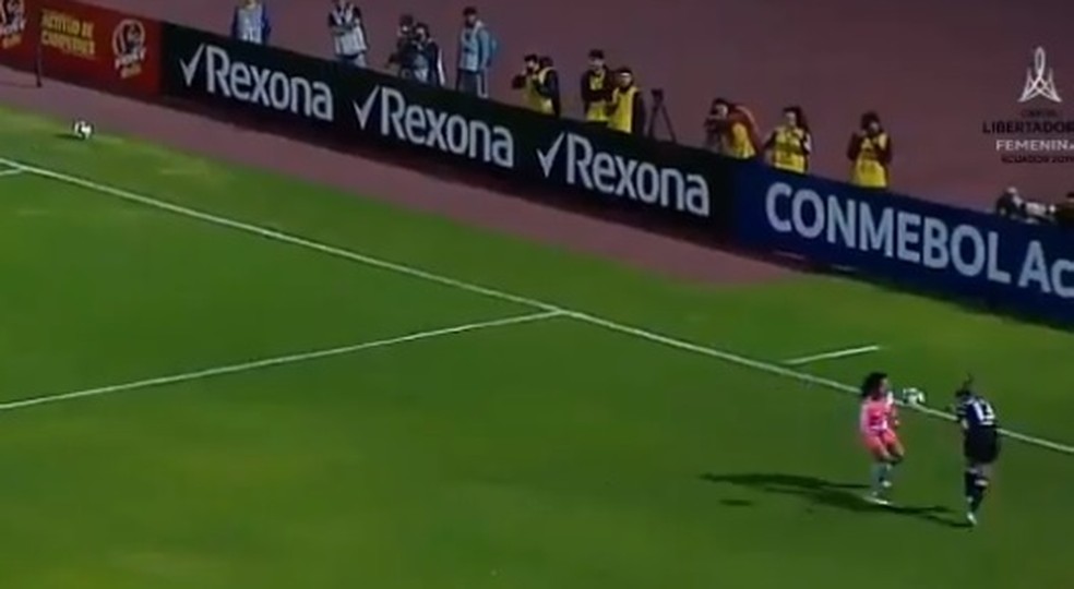 Cacau dá carretilha em estreia na Libertadores feminina e Timão sai com a vitória