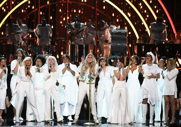 Kesha se apresenta no Grammy 2018 (Foto: Getty Images)