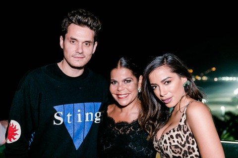 Daniela Falcão com John Mayer e Anitta
