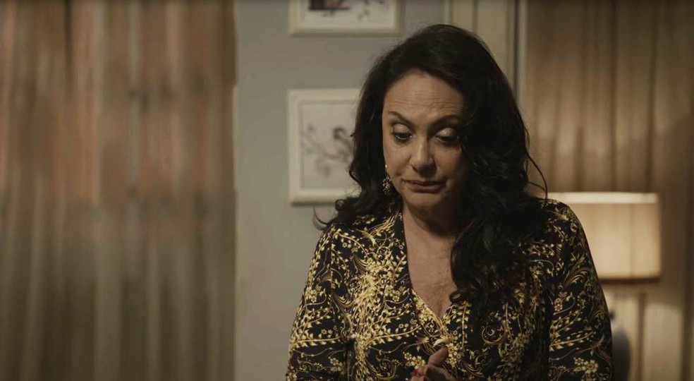 Rania (Eliane Giardini) revela segredo de Miguel (Paulo Betti) em 'Órfãos da Terra' — Foto: TV Globo