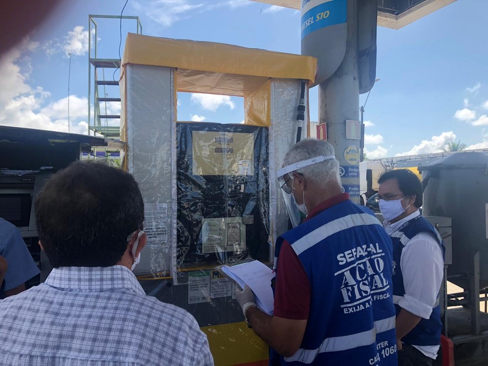 Sefaz lacra bomba de posto de combustíveis durante operação em Pilar, AL — Foto: Ascom/Sefaz-AL