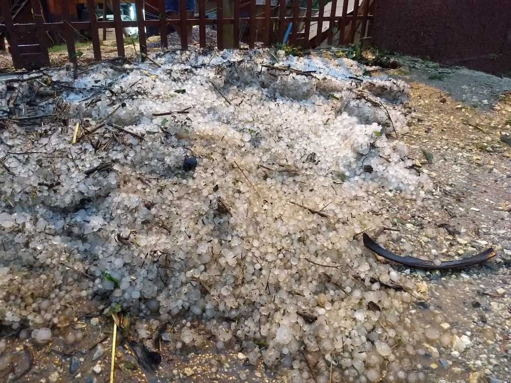 Granizo causou estragos na madrugada em Rio Branco do Sul â Foto: ReproduÃ§Ã£o/RPC