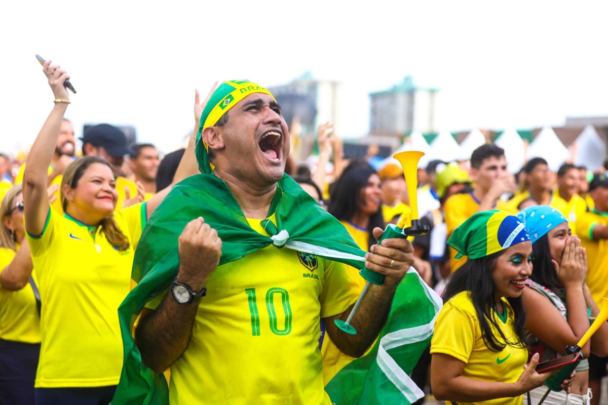 Torcedores fazem festa no podium da Arena da Amazônia com classificação ...