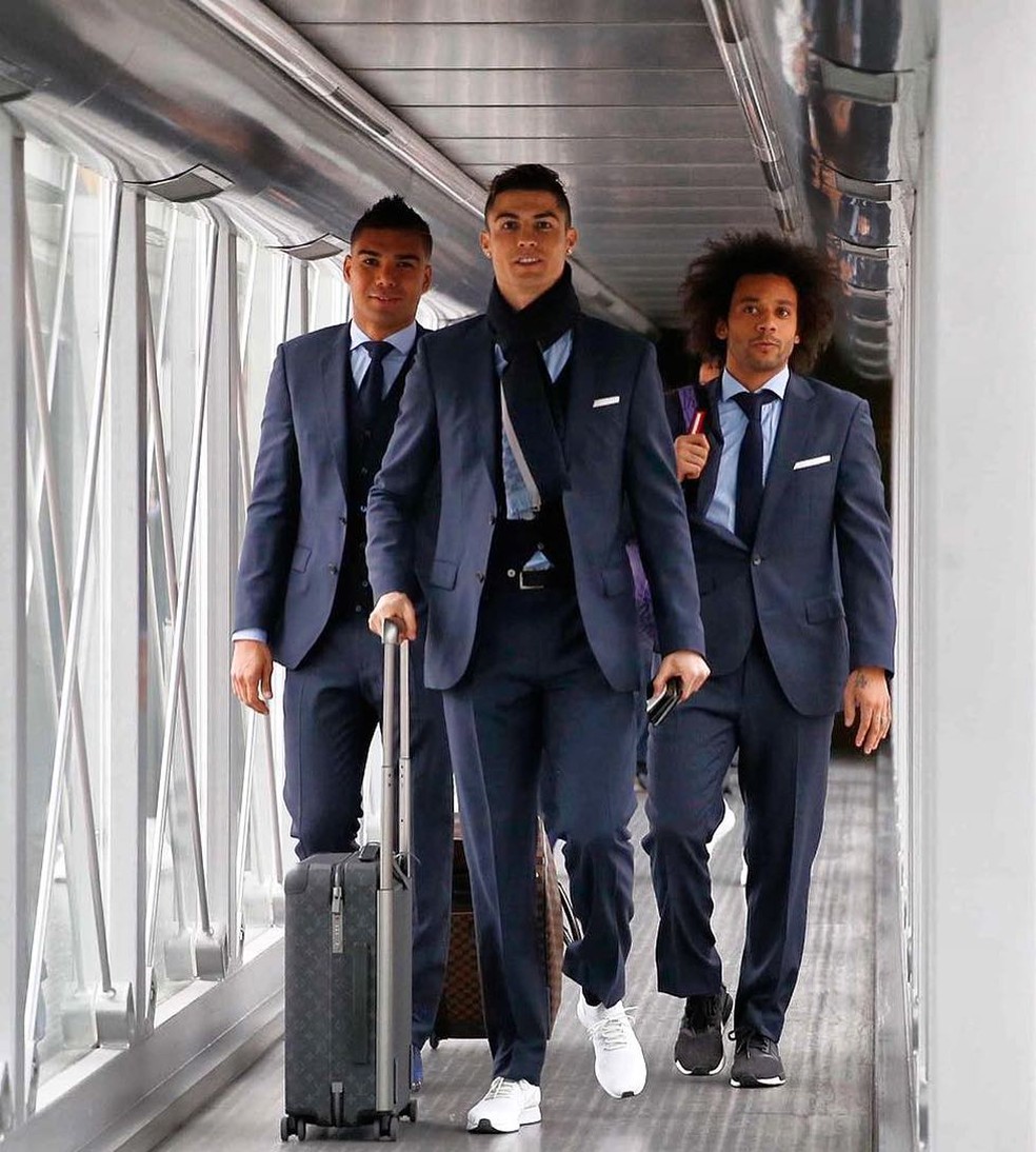 Cristiano Ronaldo entre Casemiro e Marcelo na viagem do Real Madrid para o jogo contra o PSG em Paris (Foto: Reprodução do Instagram)