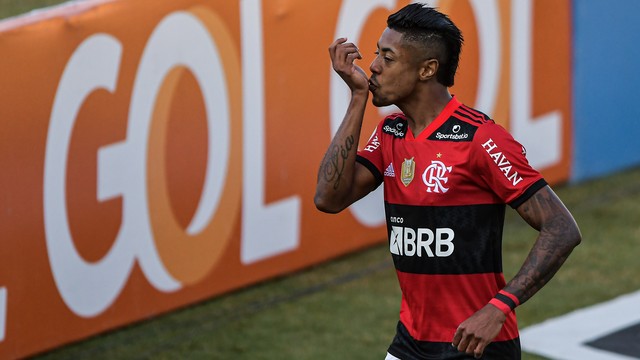 Bruno Henrique comemora em Flamengo x Sport