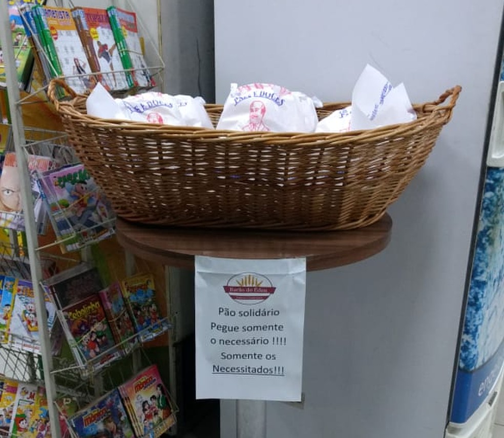 Padaria em Sorocaba faz doa&ccedil;&atilde;o de p&atilde;es para quem n&atilde;o pode comprar &mdash; Foto: C&eacute;sar Rodrigues/Arquivo pessoal