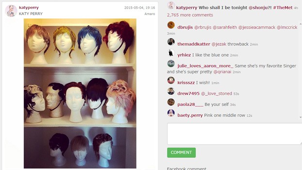 Katy Perry fez post antes de escolher peruca que usaria no baile (Foto: Reprodução/Instagram)
